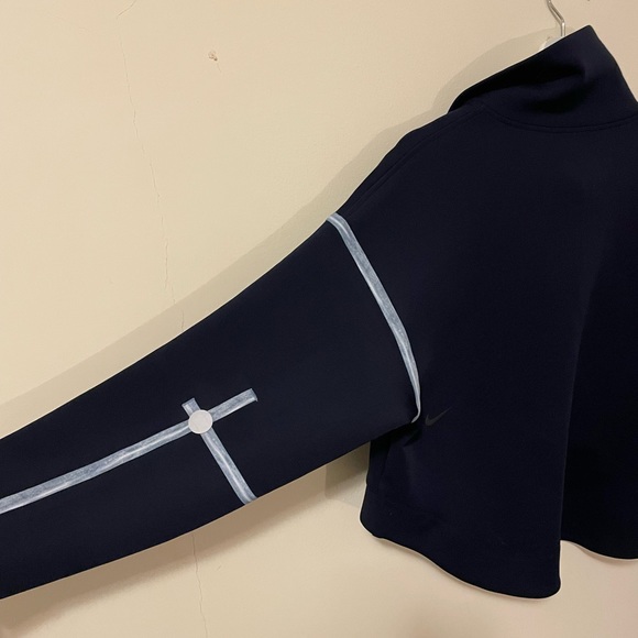 Nike Women’s Reflective Running Pullover - Picture 3 of 4